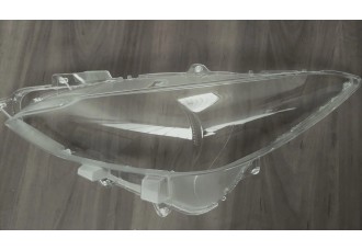 Стекло фары Mazda 3 BM (2013-16). Дорестайлинговое, правое.