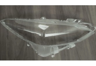 Стекло фары Mazda 3 BM (2013-16). Дорестайлинговое,левое.